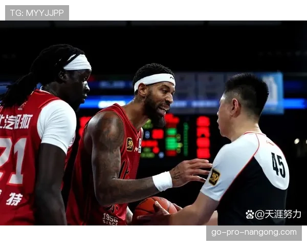 安东尼·戴维斯低位单打效率提升拉开与传统内线差距