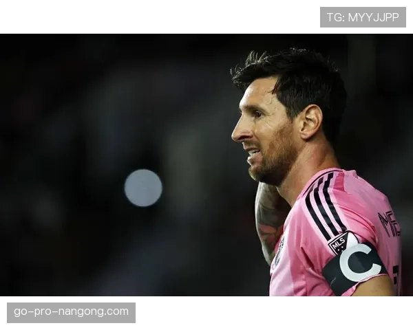 居莱尔与梅西盘带与视野对比：少年天才距球王几何？