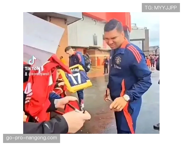 曼联更衣室矛盾再度曝光，稳定性面临考验，对赛季走势形成制约