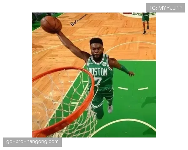 欧文挡拆拉开空间效率提升 对比库里突破得分展现差异